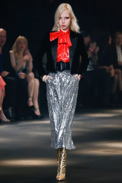 Look 3